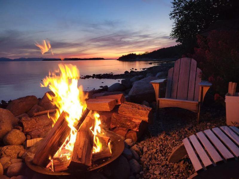 Blitz Beach House Oceanside Suite Powell River Eksteriør billede