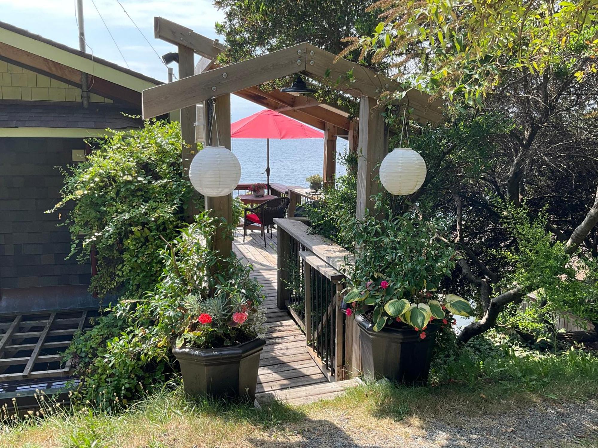 Blitz Beach House Oceanside Suite Powell River Eksteriør billede